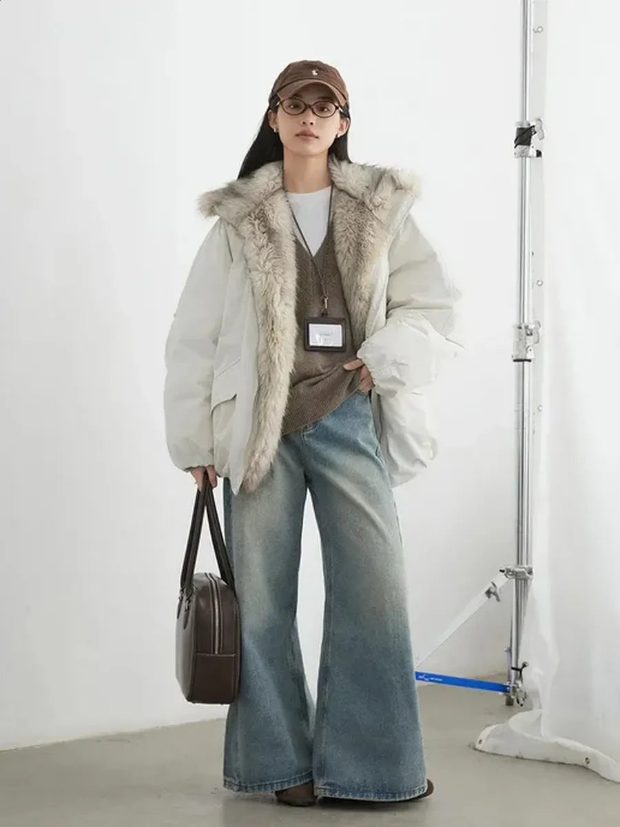 Women's white faux fur jacket with zip fastening