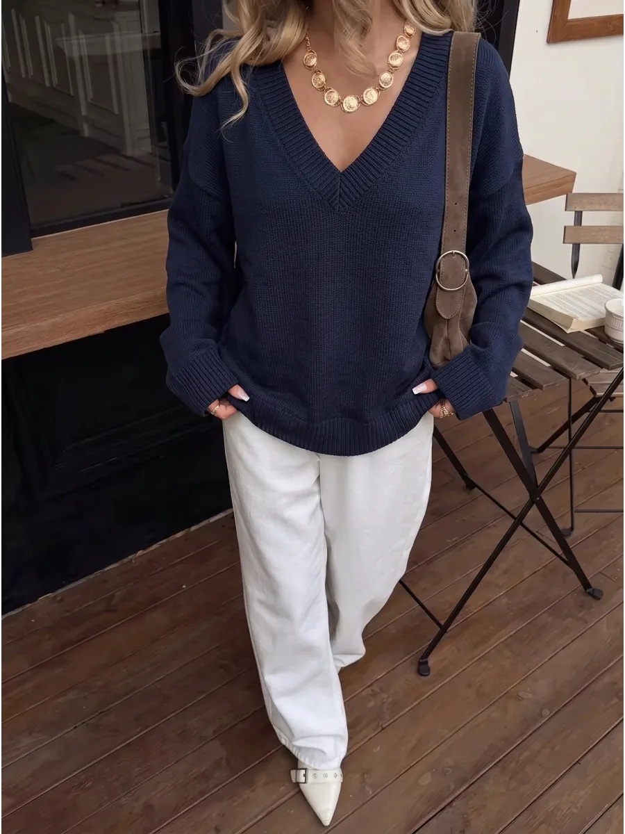 Oversized V-Neck Jumper in Blue – view 2