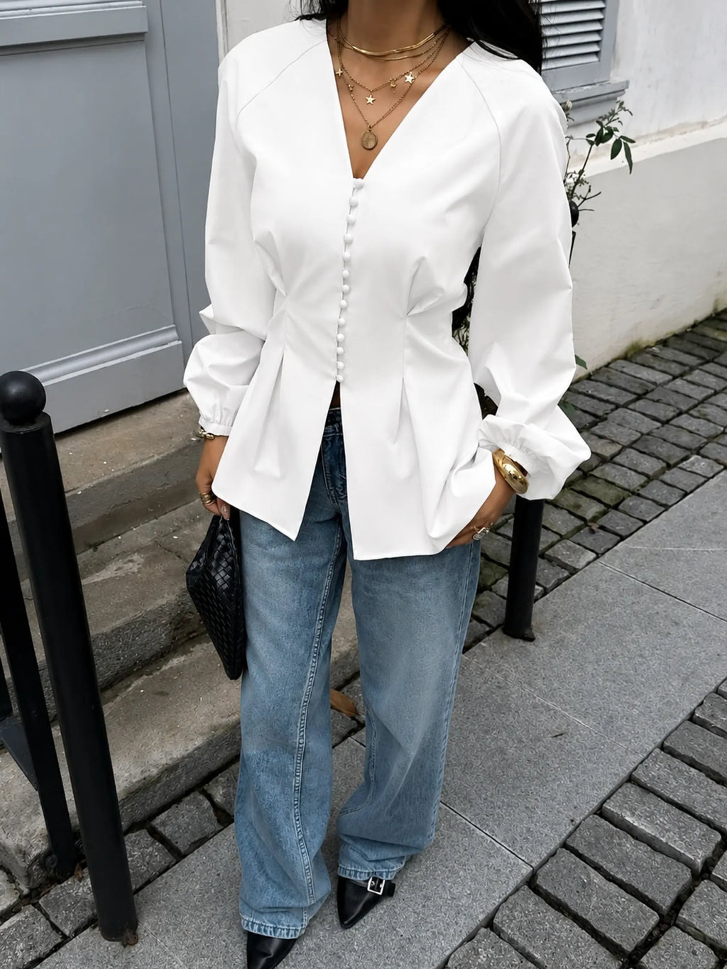 Collar and cuff detail of the tailored white cotton shirt