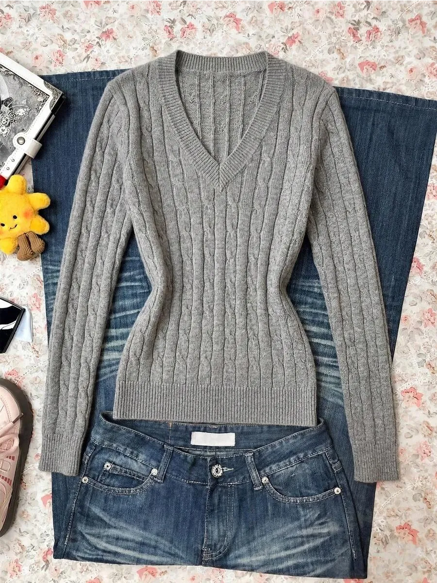 Grey Fitted Cable-Knit V-Neck Jumper – view 3