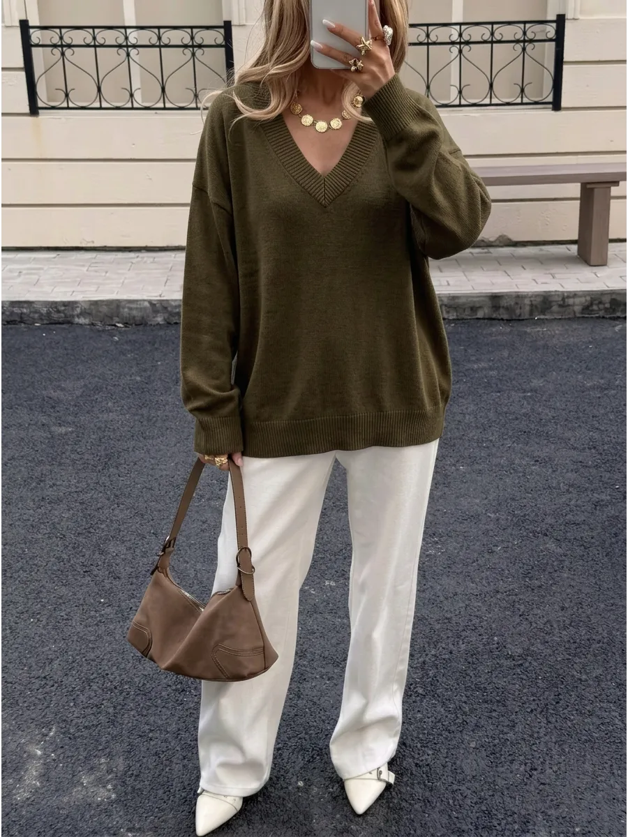 Oversized V-Neck Jumper in Olive – view 3