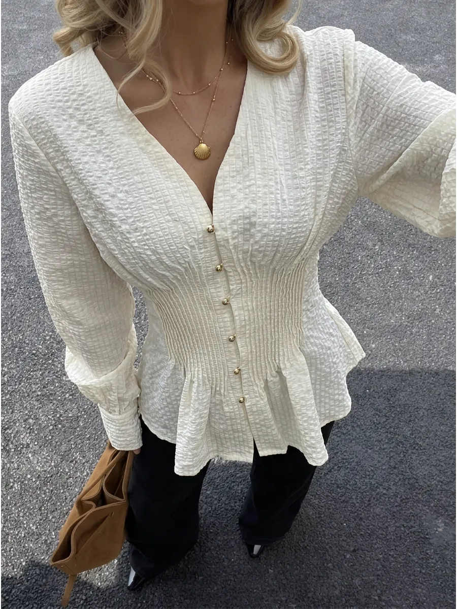 Fitted white blouse with a gathered waist